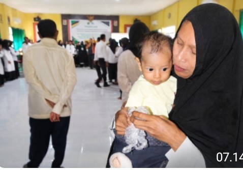 Waode Sabariah: Potret Ketangguhan Guru P3K Paruh Waktu yang Menggendong Bayi 5 Bulan Demi Pelatihan