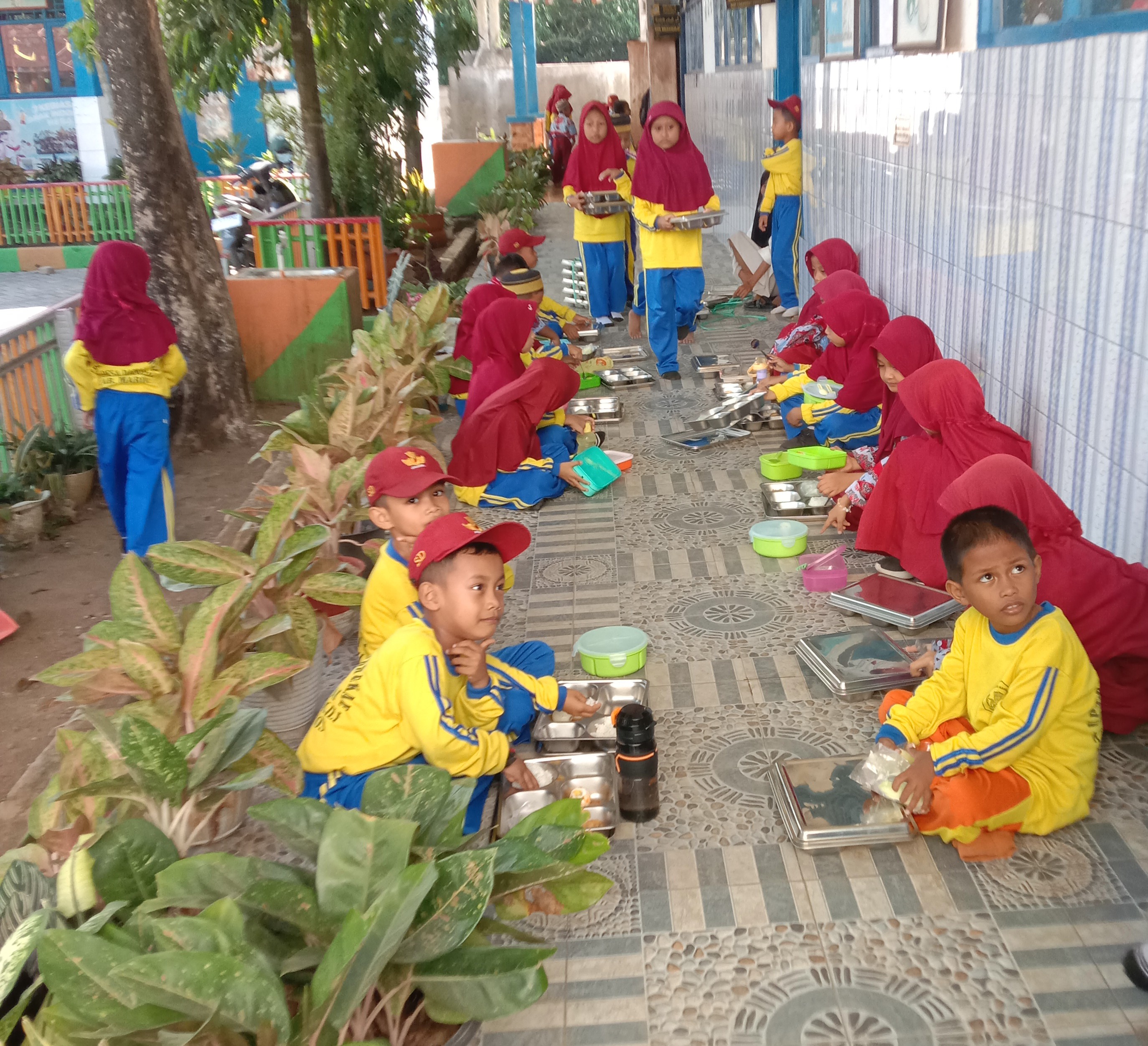 Orangtua Siswa SDN 95 Abbekae Apresiasi Pelayanan MBG kepada Siswa