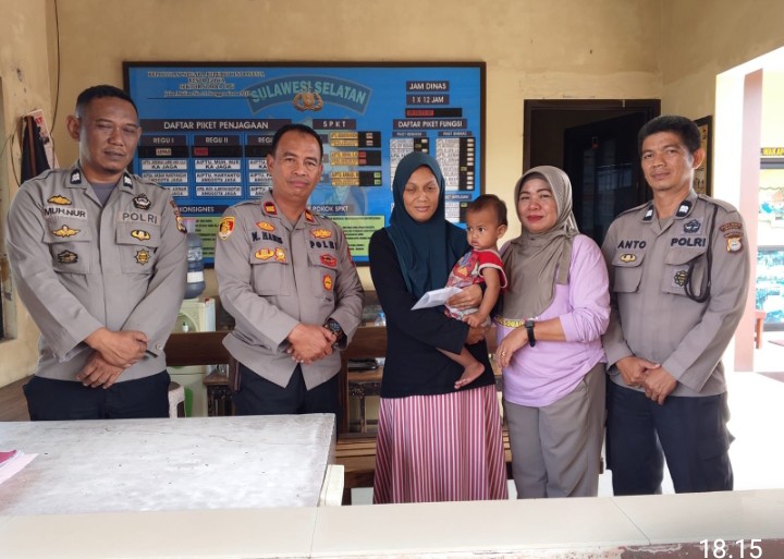 Peduli Sesama Ditinggal di Tanah Rantau, Ibu dan Balitanya Temukan Harapan di Polsek Somba Opu