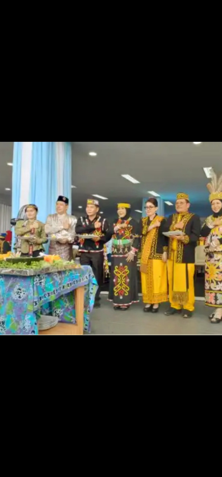 Mengenakan Baju Adat Dayak Abagag, Gubernur Zainal Pimpin Khidmat Upacara HUT ke-14 Kaltara