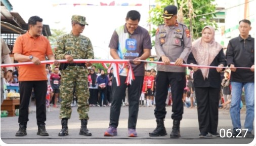 Sambut HUT RI ke-81, Bupati Bantaeng Resmikan Gapura Kampung Bissampole