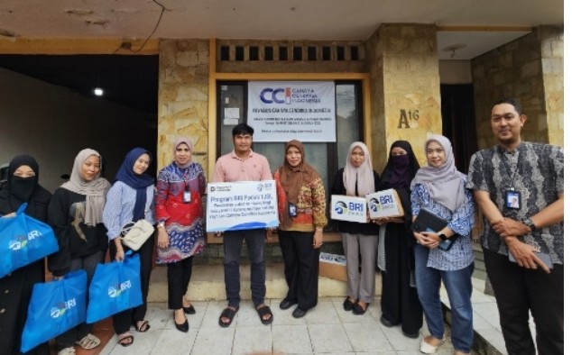 BRI Peduli  Salurkan Paket Sembako untuk Warga Kurang Mampu di Maros