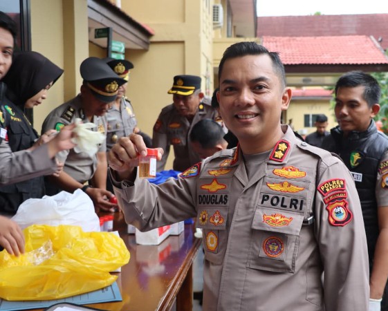 Ratusan Personel Polres Maros Jalani Pemeriksaan Urine Mendadak Deteksi Narkoba