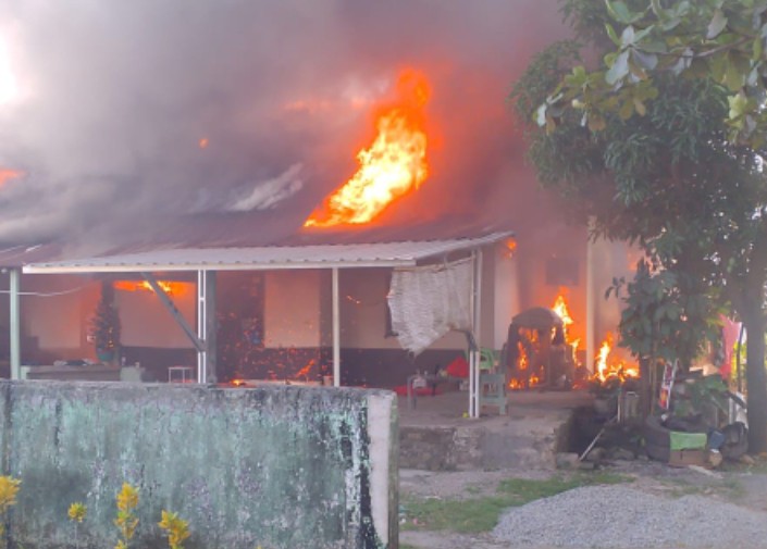 Si Jago Merah Mengamuk di Asrama Militer Rindam XIV/Hasanuddin Mawang, 6 Rumah Ludes Terbakar