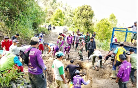 Desa Ledan Harap Masuk Program TMMD, Jalan Rusak Diperbaiki Secara Gotong Royong